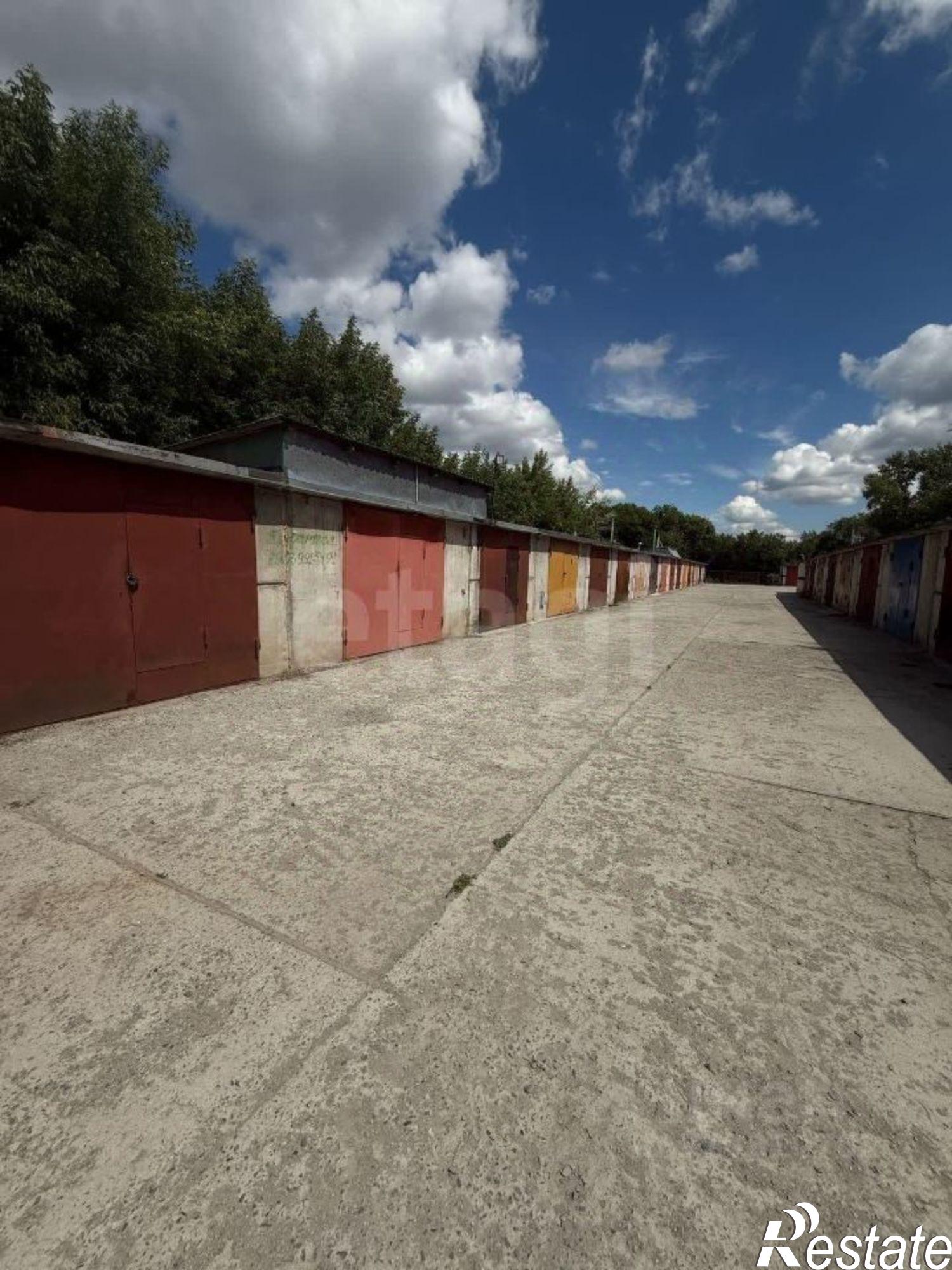 Купить гараж, место в паркинге за 780 024 рублей на улица Вали Максимовой