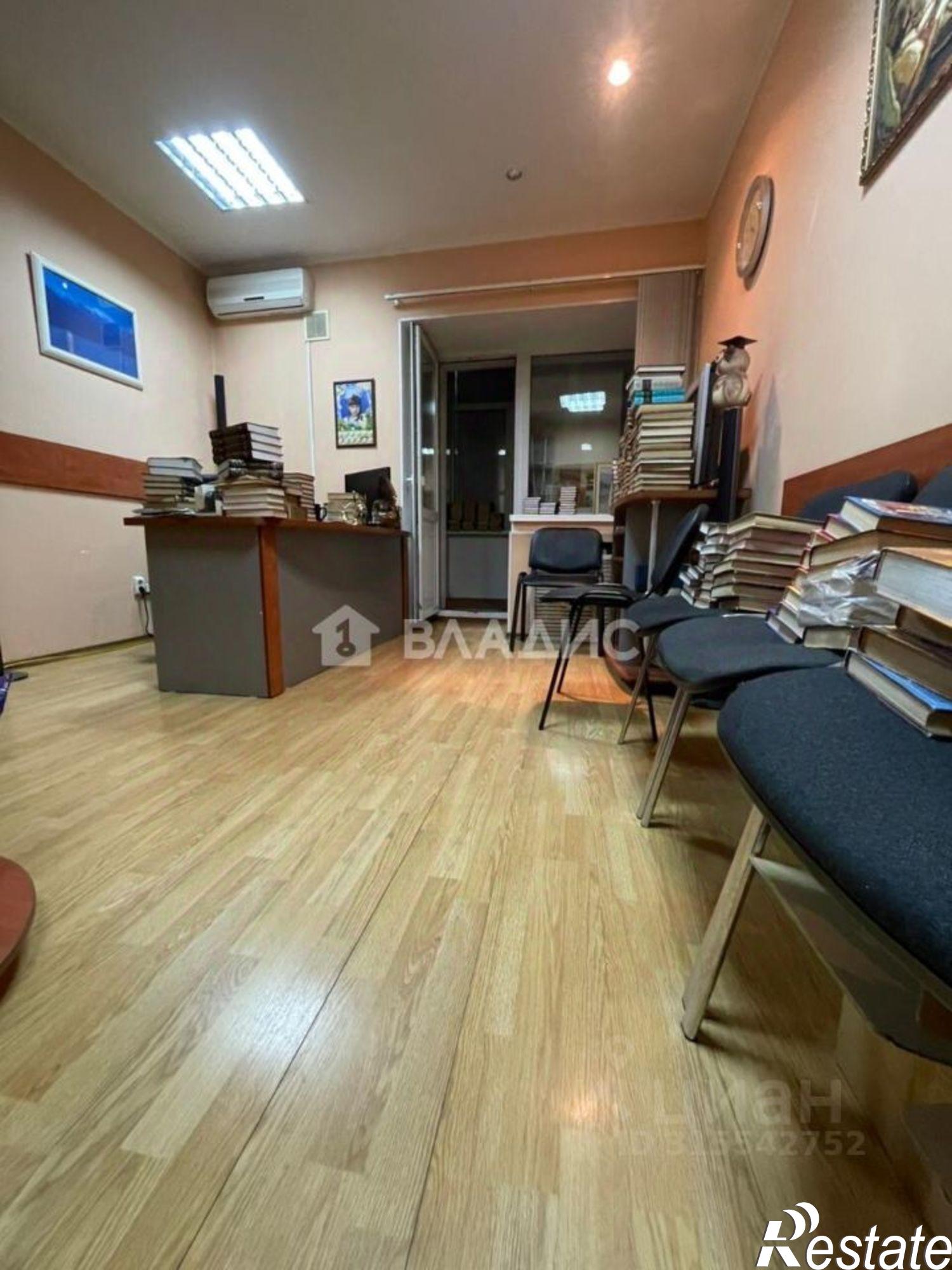 Сдать офис, помещение под офис за 700 рублей на улица Декабристов, 10