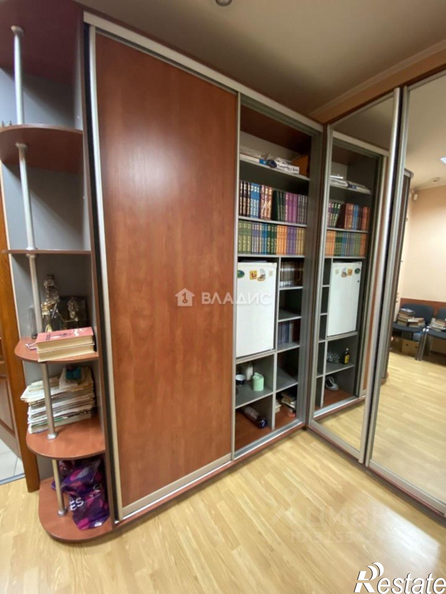 Сдать офис, помещение под офис за 700 рублей на улица Декабристов, 10