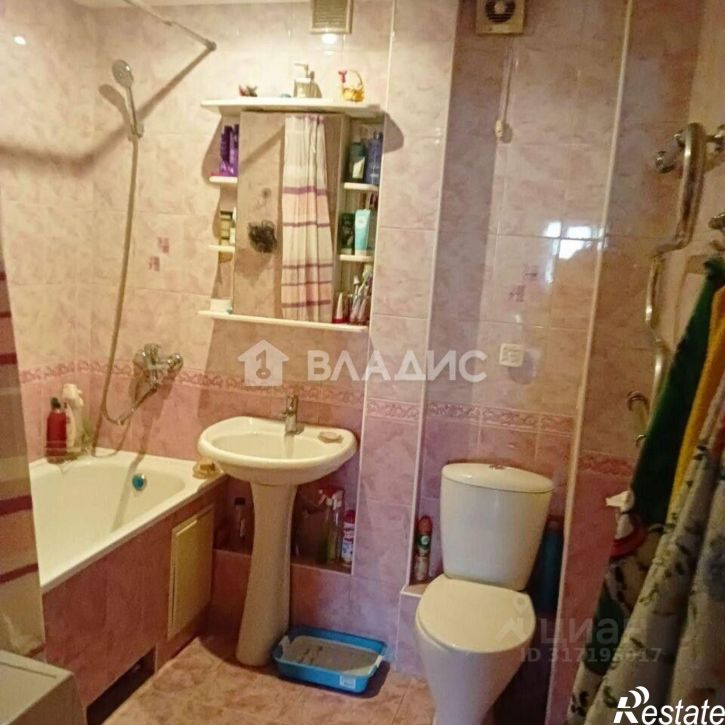 3-комн квартира улица Виктора Петрова, 2,  д. 2