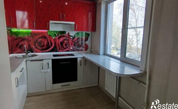 3-комн квартира ул Владимира Короленко, 37/2,  д. 37/2