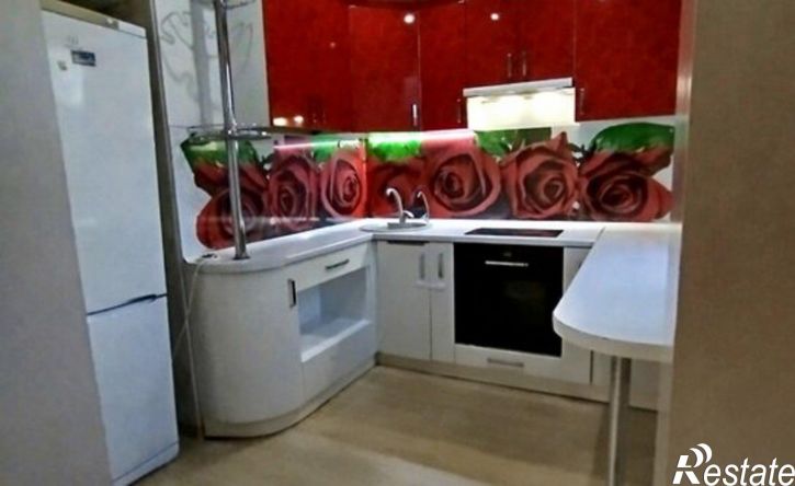 3-комн квартира ул Владимира Короленко, 37/2,  д. 37/2