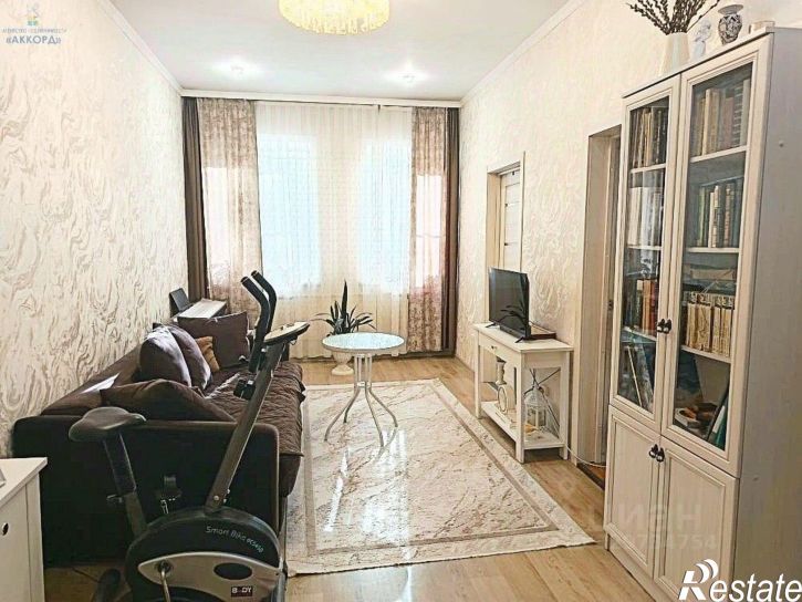 4-комн квартира улица Петра Мерлина, 58А,  д. 58А