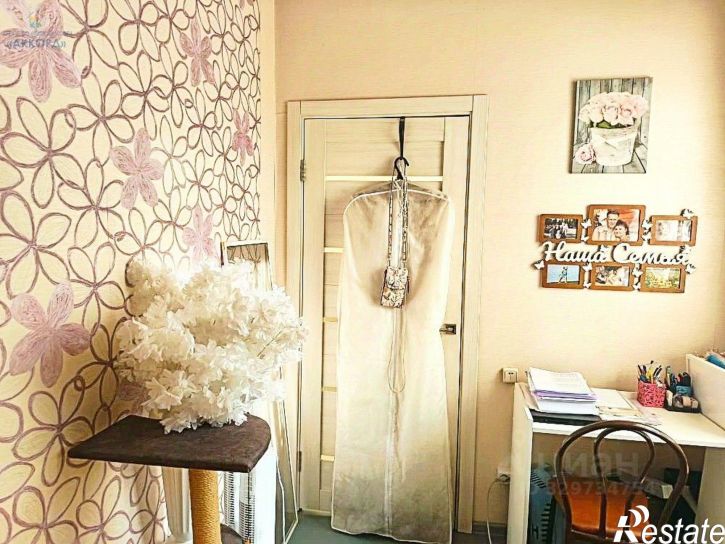 4-комн квартира улица Петра Мерлина, 58А,  д. 58А