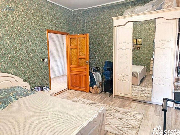4-комн квартира улица Петра Мерлина, 58А,  д. 58А