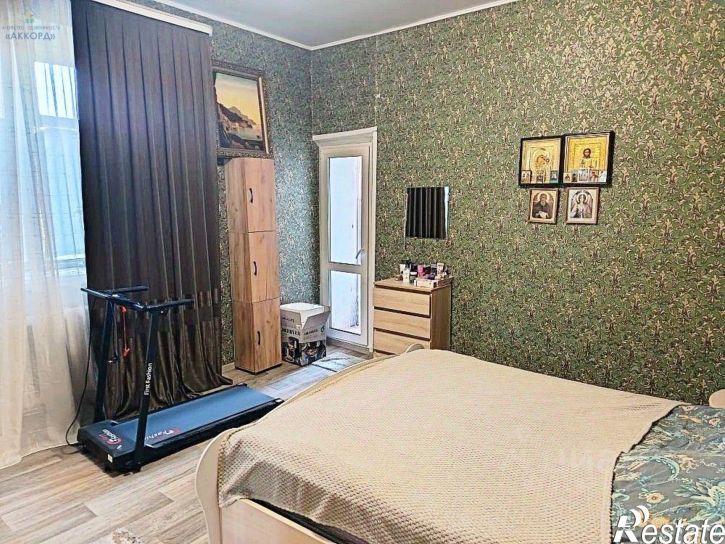 4-комн квартира улица Петра Мерлина, 58А,  д. 58А
