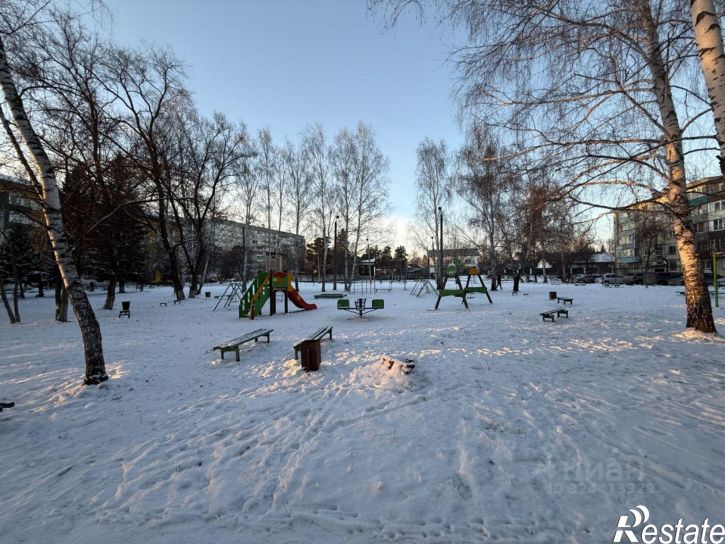 3-комн квартира улица Льнокомбинат, 83,  д. 83