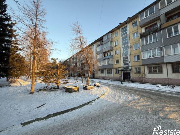 3-комн квартира улица Льнокомбинат, 83,  д. 83