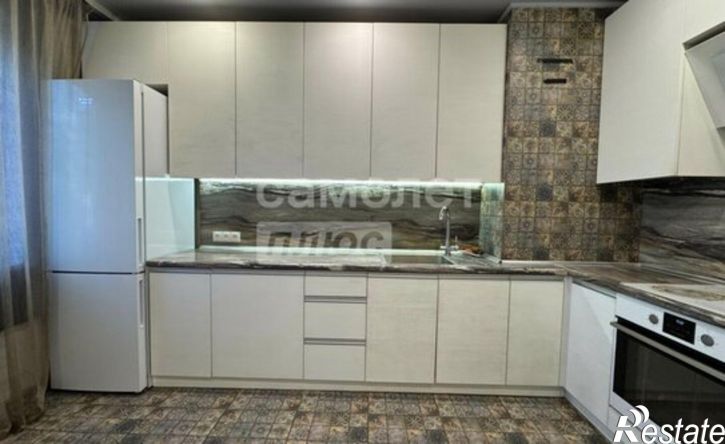3-комн квартира ул Владимира Короленко, 27,  д. 27