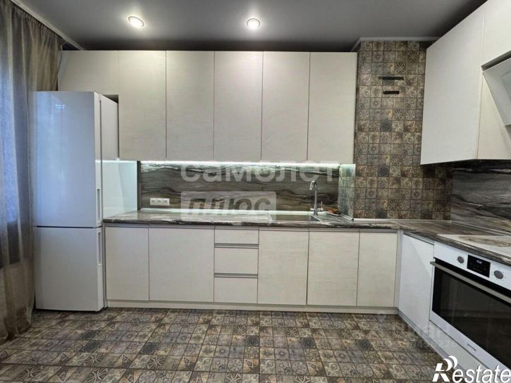 3-комн квартира ул Владимира Короленко, 27,  д. 27