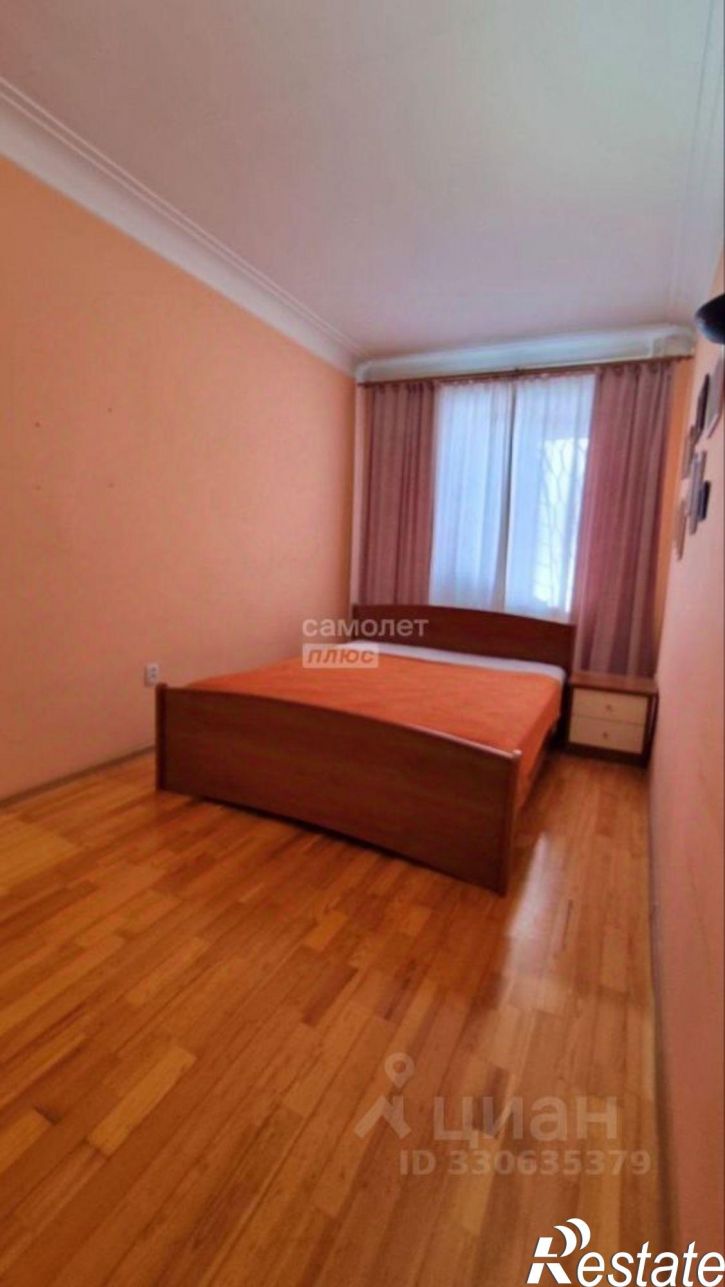 4-комн квартира улица Виктора Петрова, 16,  д. 16