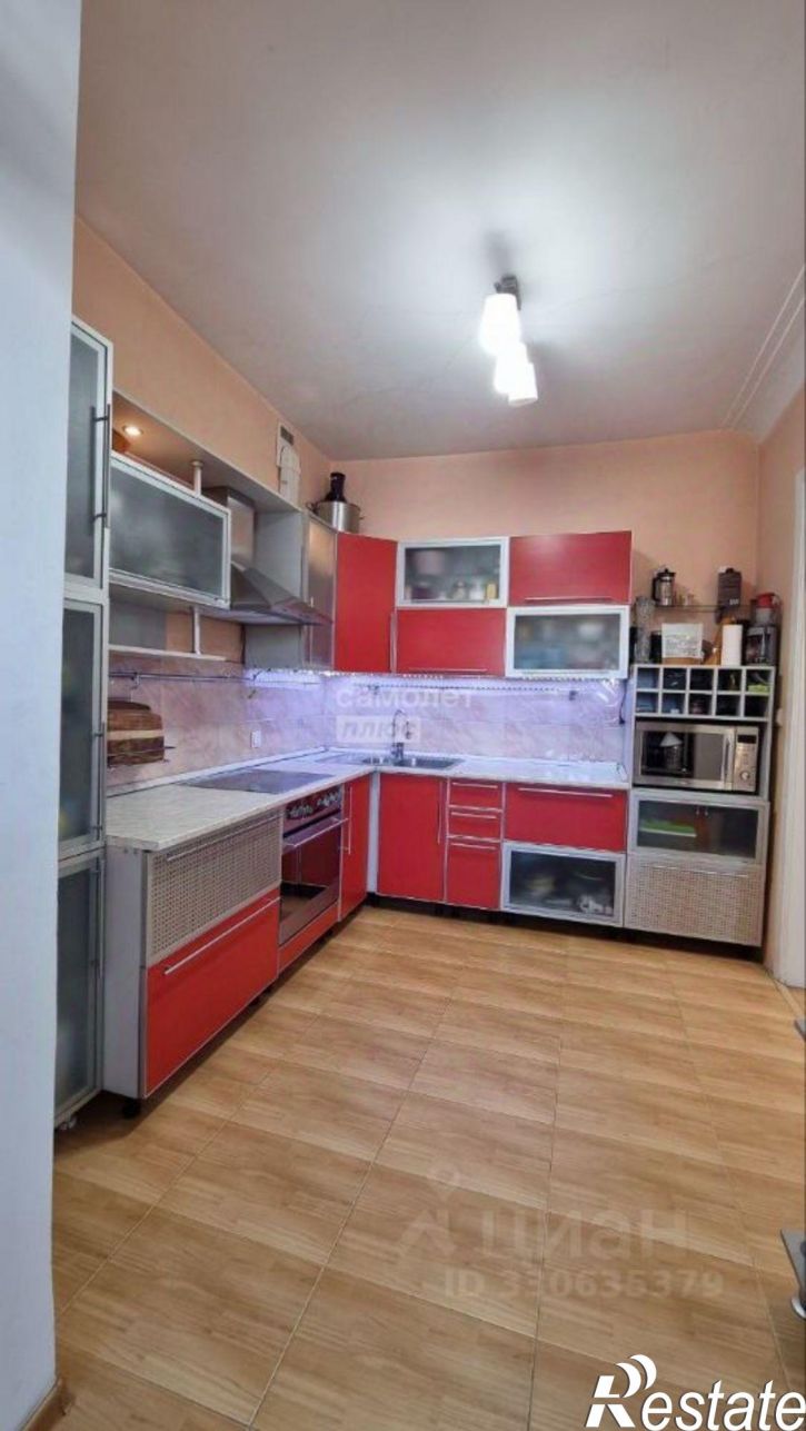 4-комн квартира улица Виктора Петрова, 16,  д. 16