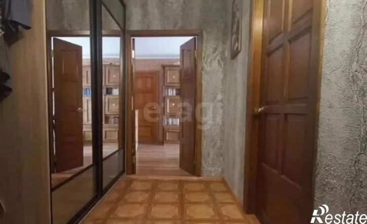 4-комн квартира ул Революции, 82,  д. 82
