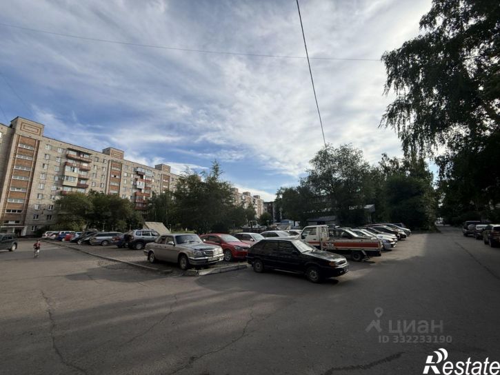 2-комн квартира улица Вали Максимовой, 1,  д. 1