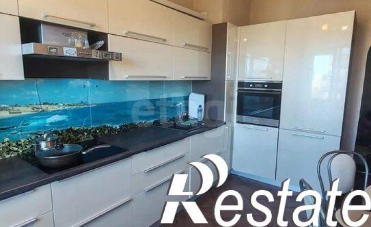 3-комн квартира улица Декабристов, 8,  д. 8